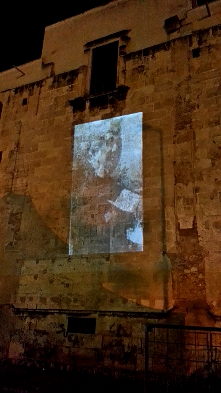 Proiezione sulla parete della chiesa di San Giorgio dei Genovesi del video 'Il sorriso di 3P' a conclusione della manifestazione