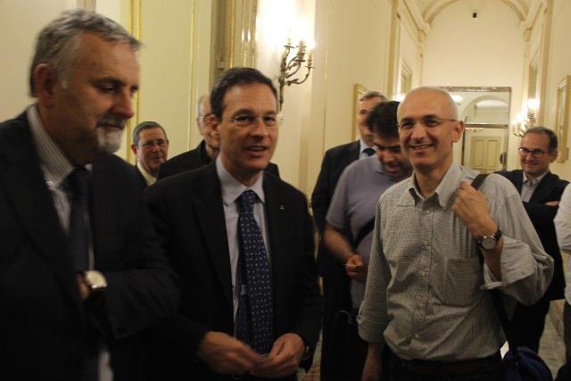 On. Giuseppe Lupo, Vincenzo Ceccarelli, Assessore Regione Toscana, e Maurizio Artale, Presidente del Centro di Accoglienza Padre Nostro
