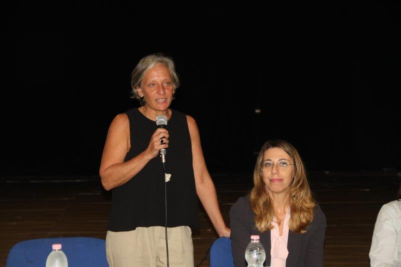 Francesca Pipi, responsabile del laboratorio di sartoria sociale, e Maria Pia Avara, vicepresidente del Centro Padre Nostro