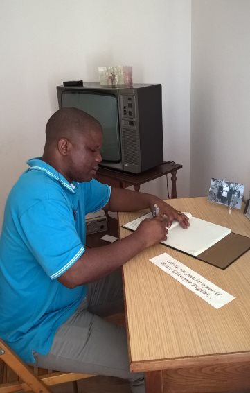 Padre Pancras dal Benin in visita presso la casa-museo del Beato Puglisi per motivi di studio