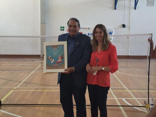 Il Prof. Ugo Borrelli, responbile nazionale settore para-badminton della FIB, e Maria Pia Avara, vicepresidente del Centro di Accoglienza Padre Nostro