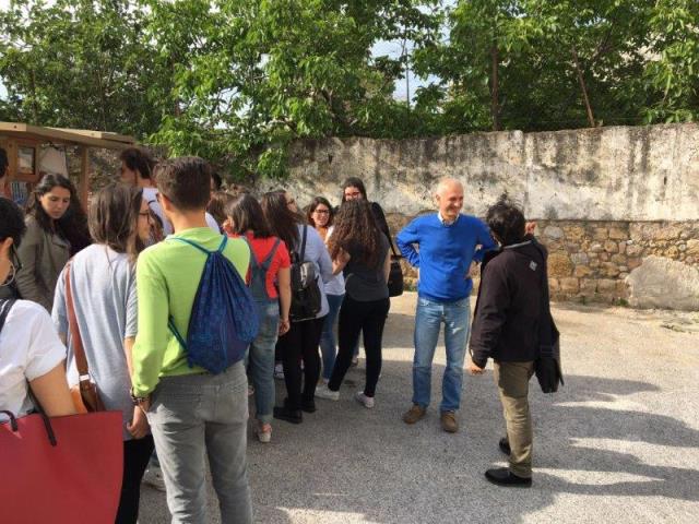 I ragazzi del gruppo Rondine con Maurizio Artale
