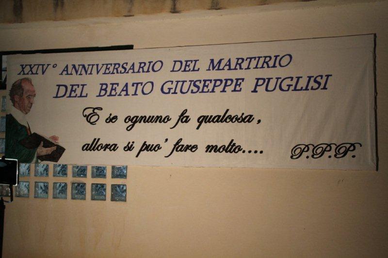 Striscione realizzato dai detenuti del carcere Pagliarelli