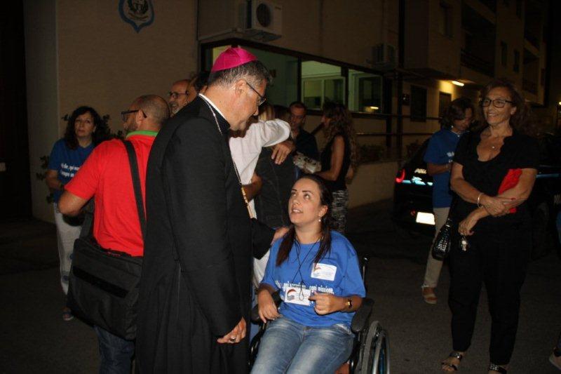 Mons. Corrado Lorefice insieme ad Antonella D'Alia volontaria
del Centro di Accoglienza Padre Nostro