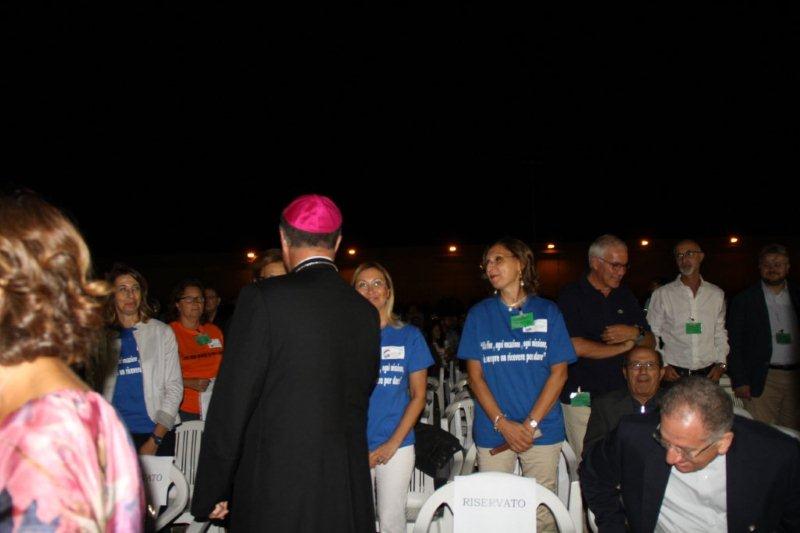 Mons. Corrado Lorefice saluta gli operatori del Centro di Accoglienza Padre Nostro
