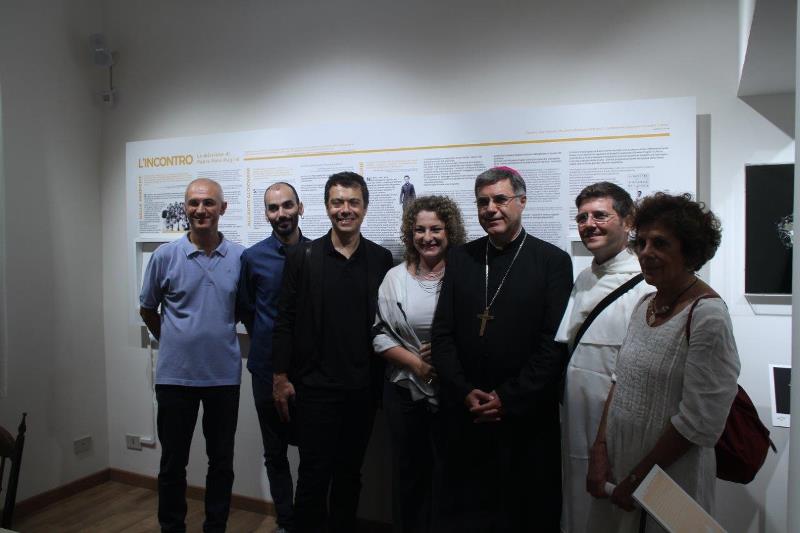 Domenica Primerano, Presidente AMEI,  Mons. Corrado Lorefice, Maurizio Artale, Presidente del Centro di
Accoglienza Padre Nostro, e il gruppo di architetti che si � occupato del progetto di musealizzazione della
Casa Museo: Arch. Amara Filippo, Alessi Giuseppe, Branciamore Sabina, Padre Sergio Catalano