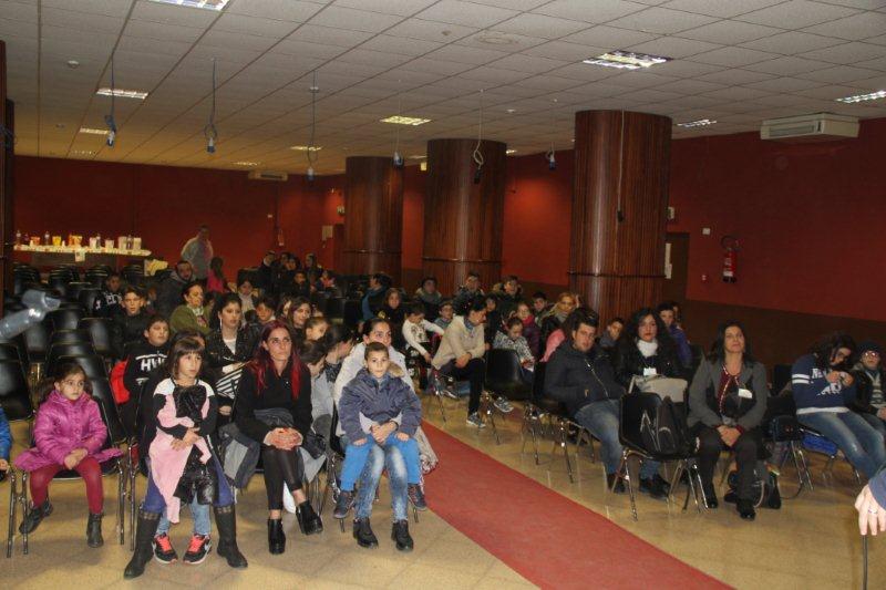 Donazione dei giocattoli ai bambini da parte dell'Associazione Pane � Vita Onlus
