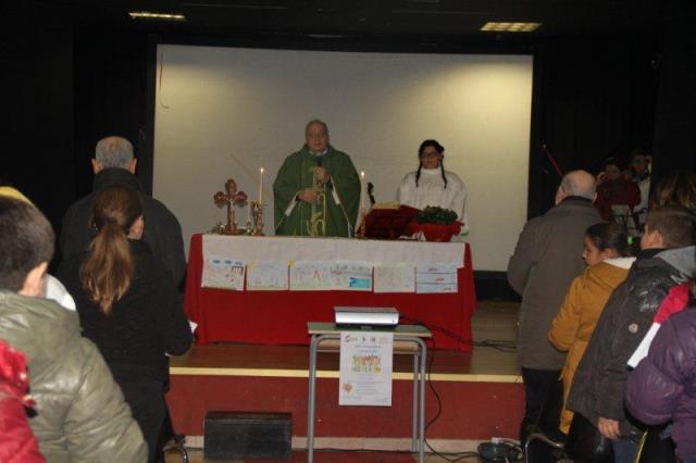 Don Mario Golesano celebra la Santa Messa