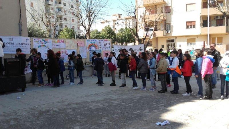 Gli studenti delle scuole che hanno partecipato all'iniziativa