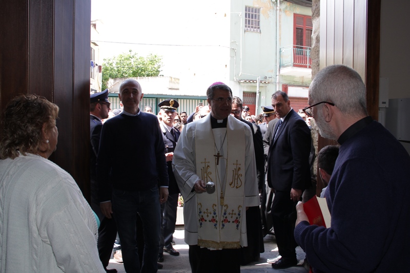 Mons. Corrado Lorefice all'interno del Centro Diurno