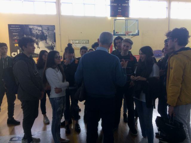 Maurizio Artale con gli studenti del Liceo Benedetto Varchi di Montevarchi (AR)