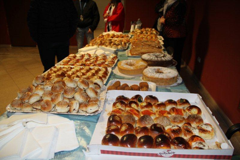 Momenti della Festa di Natale per i bambini e i ragazzi del Centro di Accoglienza Padre Nostro con scambio di regali (22 dicembre)