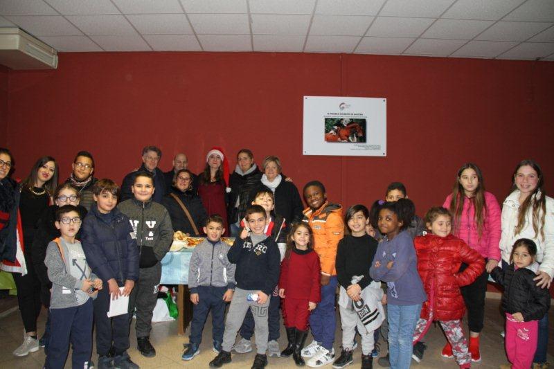 Momenti della Festa di Natale per i bambini e i ragazzi del Centro di Accoglienza Padre Nostro con scambio di regali (22 dicembre)