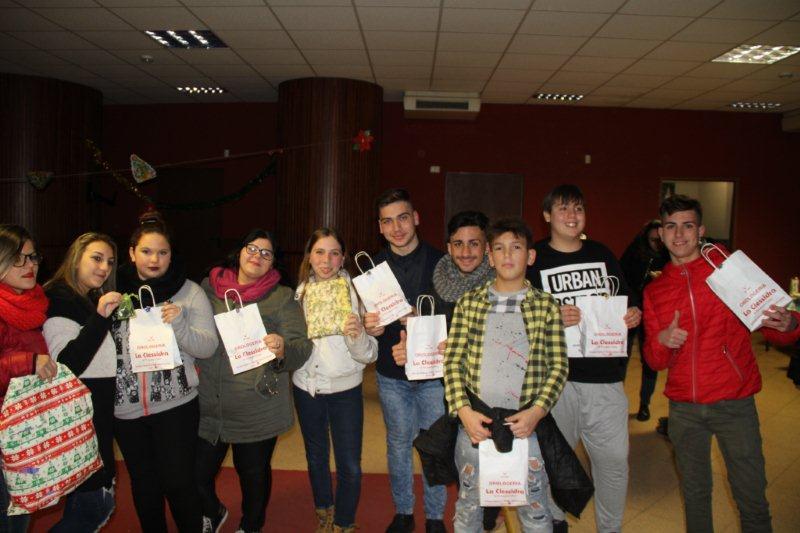 Momenti della Festa di Natale per i bambini e i ragazzi del Centro di Accoglienza Padre Nostro con scambio di regali (22 dicembre)