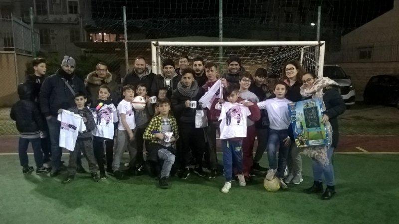 Visita dei tifosi del Palermo presso il Centro Polivalente Sportivo Padre Pino Puglisi e Padre Massimiliano Kolbe, con scambio di doni ai bambini del Centro di Accoglienza Padre Nostro
