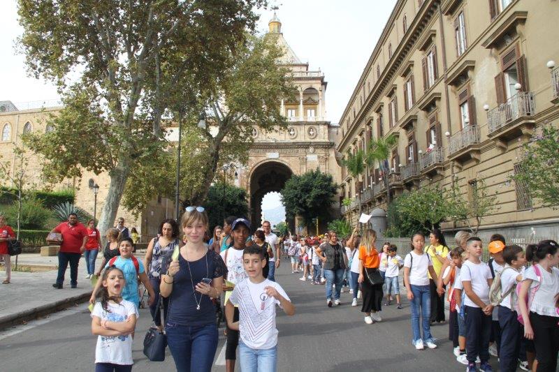 Corteo delle scuole di Palermo da Porta Nuova fino alla Cattedrale