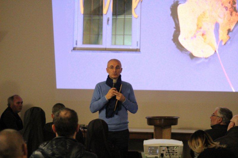 Maurizio Artale presenta la veglia di preghiera curata da Don Luigi Verdi