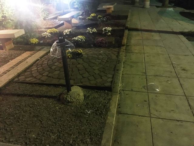 Atto vandalico a piazzetta Beato Padre Pino Puglisi: distrutto il lampioncino e rubata la lampada