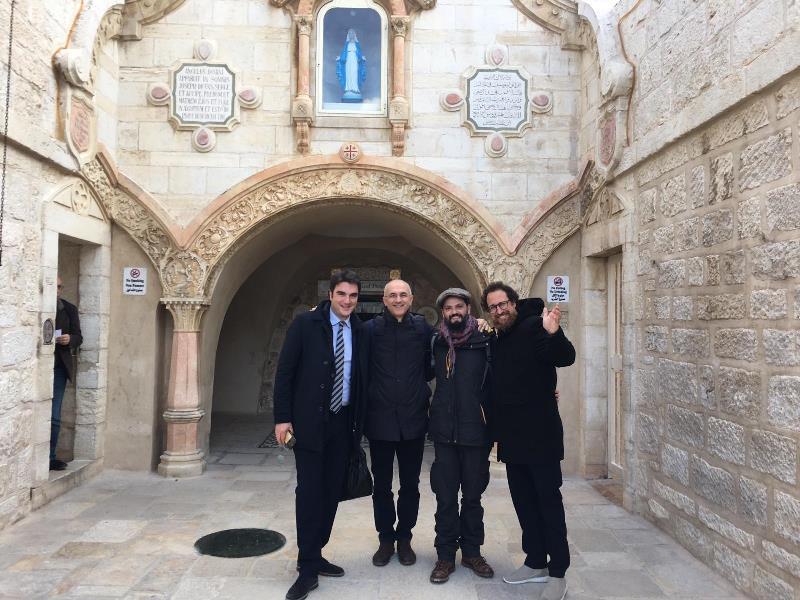 Delegazione del Comune di Palermo (Dott. Bertolino Francesco) , del Centro di Accoglienza Padre Nostro (Dott. Artale Maurizio) e gli artisti palermitani (Michele Piccione e Salvo Piparo) in visita a Betlemme in occasione dell�accensione dell�albero di Natale e in funzione del gemellaggio fra il Comune di Palermo e la Municipalit� di Betlemme 