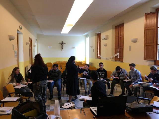 Momenti vissuti dai giovani al campo invernale presso il convento di Baida