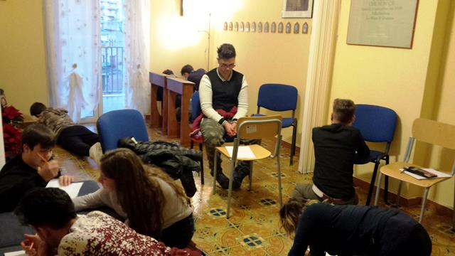 Momenti vissuti dai giovani al campo invernale presso il convento di Baida