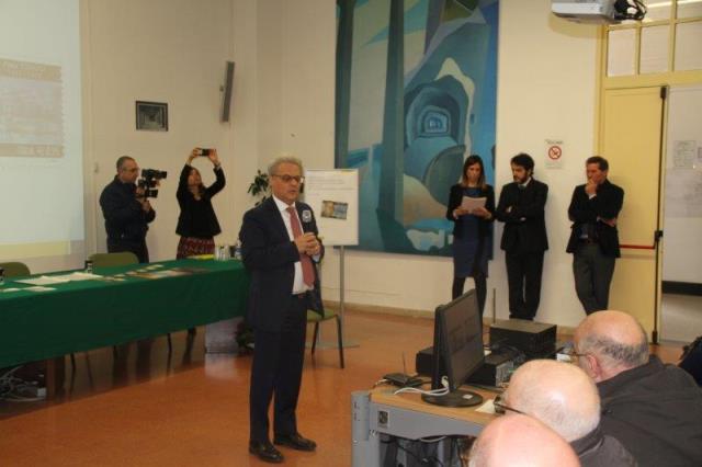 Presentazione del francobollo in memoria del XXV anniversario dell'uccisione di Padre Pino Puglisi, presenti in sala: Pres.  Maurizio Artale del Centro di Accoglienza Padre Nostro (per Padre Puglisi); Antonino Foti -  Capo Area Sicilia; On. Tot� Cordaro ( in rappresentanza del Sindaco); Vicario Episcopale Don Leoluca Pasqua (in rappresentanza dell'Arcivescovo
Lorefice); Assessore Giuseppe Mattina ( in rappresentanza del Sindaco); Dott. Giovanni La Fiura del centro Studi e Documentazione Peppino Impastato
( per Peppino Impastato); Dott. Fabio Gregori (Resp. Filatelia Nazionale); Francesco Puglisi (fratello di Padre Pino Puglisi); Maria Luisa Impastato ( Nipote di Peppino Impastato)