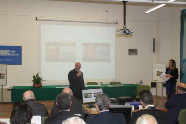 Presentazione del francobollo in memoria del XXV anniversario dell'uccisione di Padre Pino Puglisi, presenti in sala: Pres.  Maurizio Artale del Centro di Accoglienza Padre Nostro (per Padre Puglisi); Antonino Foti -  Capo Area Sicilia; On. Tot� Cordaro ( in rappresentanza del Sindaco); Vicario Episcopale Don Leoluca Pasqua (in rappresentanza dell'Arcivescovo
Lorefice); Assessore Giuseppe Mattina ( in rappresentanza del Sindaco); Dott. Giovanni La Fiura del centro Studi e Documentazione Peppino Impastato
( per Peppino Impastato); Dott. Fabio Gregori (Resp. Filatelia Nazionale); Francesco Puglisi (fratello di Padre Pino Puglisi); Maria Luisa Impastato ( Nipote di Peppino Impastato)