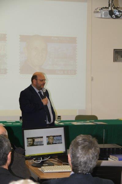 Presentazione del francobollo in memoria del XXV anniversario dell'uccisione di Padre Pino Puglisi, presenti in sala: Pres.  Maurizio Artale del Centro di Accoglienza Padre Nostro (per Padre Puglisi); Antonino Foti -  Capo Area Sicilia; On. Tot� Cordaro ( in rappresentanza del Sindaco); Vicario Episcopale Don Leoluca Pasqua (in rappresentanza dell'Arcivescovo
Lorefice); Assessore Giuseppe Mattina ( in rappresentanza del Sindaco); Dott. Giovanni La Fiura del centro Studi e Documentazione Peppino Impastato
( per Peppino Impastato); Dott. Fabio Gregori (Resp. Filatelia Nazionale); Francesco Puglisi (fratello di Padre Pino Puglisi); Maria Luisa Impastato ( Nipote di Peppino Impastato)