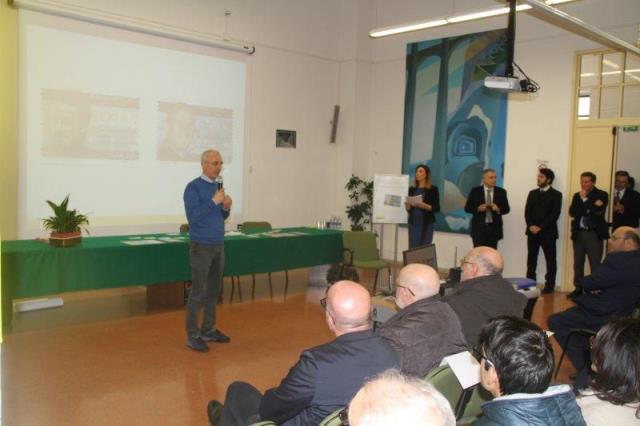 Presentazione del francobollo in memoria del XXV anniversario dell'uccisione di Padre Pino Puglisi, presenti in sala: Pres.  Maurizio Artale del Centro di Accoglienza Padre Nostro (per Padre Puglisi); Antonino Foti -  Capo Area Sicilia; On. Tot� Cordaro ( in rappresentanza del Sindaco); Vicario Episcopale Don Leoluca Pasqua (in rappresentanza dell'Arcivescovo
Lorefice); Assessore Giuseppe Mattina ( in rappresentanza del Sindaco); Dott. Giovanni La Fiura del centro Studi e Documentazione Peppino Impastato
( per Peppino Impastato); Dott. Fabio Gregori (Resp. Filatelia Nazionale); Francesco Puglisi (fratello di Padre Pino Puglisi); Maria Luisa Impastato ( Nipote di Peppino Impastato)