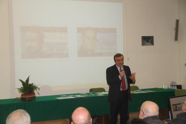 Presentazione del francobollo in memoria del XXV anniversario dell'uccisione di Padre Pino Puglisi, presenti in sala: Pres.  Maurizio Artale del Centro di Accoglienza Padre Nostro (per Padre Puglisi); Antonino Foti -  Capo Area Sicilia; On. Tot� Cordaro ( in rappresentanza del Sindaco); Vicario Episcopale Don Leoluca Pasqua (in rappresentanza dell'Arcivescovo
Lorefice); Assessore Giuseppe Mattina ( in rappresentanza del Sindaco); Dott. Giovanni La Fiura del centro Studi e Documentazione Peppino Impastato
( per Peppino Impastato); Dott. Fabio Gregori (Resp. Filatelia Nazionale); Francesco Puglisi (fratello di Padre Pino Puglisi); Maria Luisa Impastato ( Nipote di Peppino Impastato)