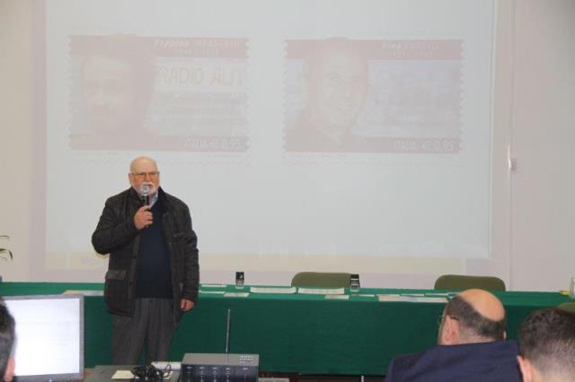 Presentazione del francobollo in memoria del XXV anniversario dell'uccisione di Padre Pino Puglisi, presenti in sala: Pres.  Maurizio Artale del Centro di Accoglienza Padre Nostro (per Padre Puglisi); Antonino Foti -  Capo Area Sicilia; On. Tot� Cordaro ( in rappresentanza del Sindaco); Vicario Episcopale Don Leoluca Pasqua (in rappresentanza dell'Arcivescovo
Lorefice); Assessore Giuseppe Mattina ( in rappresentanza del Sindaco); Dott. Giovanni La Fiura del centro Studi e Documentazione Peppino Impastato
( per Peppino Impastato); Dott. Fabio Gregori (Resp. Filatelia Nazionale); Francesco Puglisi (fratello di Padre Pino Puglisi); Maria Luisa Impastato ( Nipote di Peppino Impastato)