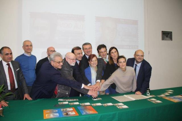Presentazione del francobollo in memoria del XXV anniversario dell'uccisione di Padre Pino Puglisi, presenti in sala: Pres.  Maurizio Artale del Centro di Accoglienza Padre Nostro (per Padre Puglisi); Antonino Foti -  Capo Area Sicilia; On. Tot� Cordaro ( in rappresentanza del Sindaco); Vicario Episcopale Don Leoluca Pasqua (in rappresentanza dell'Arcivescovo
Lorefice); Assessore Giuseppe Mattina ( in rappresentanza del Sindaco); Dott. Giovanni La Fiura del centro Studi e Documentazione Peppino Impastato
( per Peppino Impastato); Dott. Fabio Gregori (Resp. Filatelia Nazionale); Francesco Puglisi (fratello di Padre Pino Puglisi); Maria Luisa Impastato ( Nipote di Peppino Impastato)