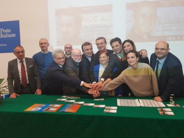 Presentazione del francobollo in memoria del XXV anniversario dell'uccisione di Padre Pino Puglisi, presenti in sala: Pres.  Maurizio Artale del Centro di Accoglienza Padre Nostro (per Padre Puglisi); Antonino Foti -  Capo Area Sicilia; On. Tot� Cordaro ( in rappresentanza del Sindaco); Vicario Episcopale Don Leoluca Pasqua (in rappresentanza dell'Arcivescovo
Lorefice); Assessore Giuseppe Mattina ( in rappresentanza del Sindaco); Dott. Giovanni La Fiura del centro Studi e Documentazione Peppino Impastato
( per Peppino Impastato); Dott. Fabio Gregori (Resp. Filatelia Nazionale); Francesco Puglisi (fratello di Padre Pino Puglisi); Maria Luisa Impastato ( Nipote di Peppino Impastato)