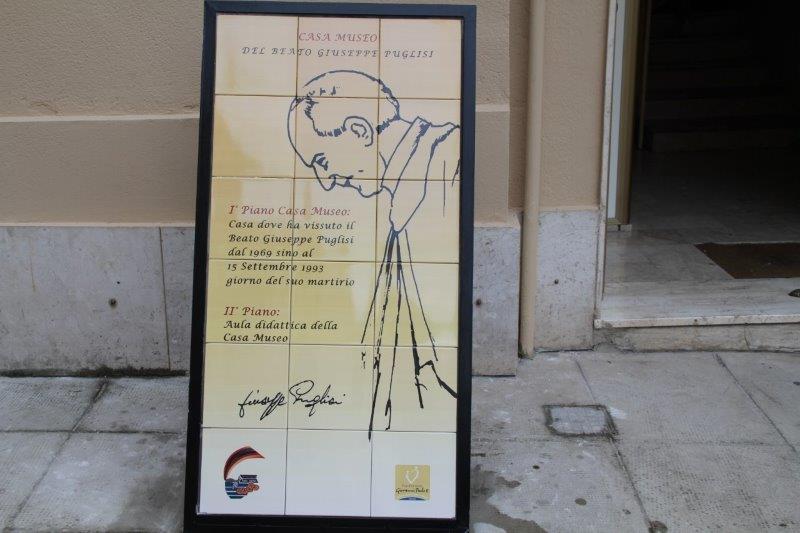 Totem realizzato in occasione della venuta del Papa
