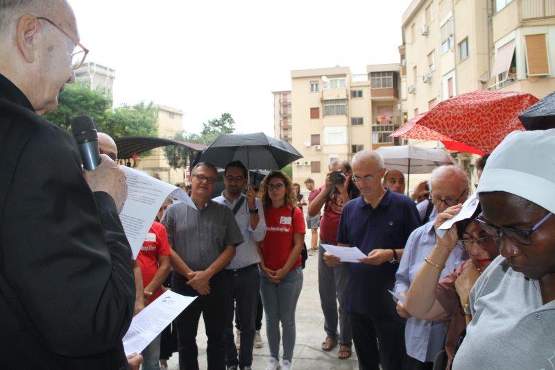 Momento di preghiera prima dell'inaugurazione