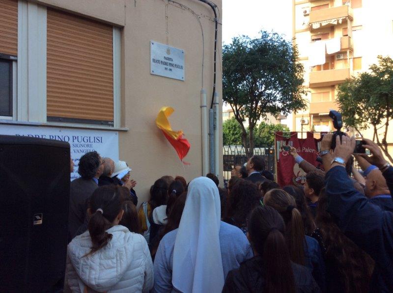 Cerimonia di svelamento della targa per l'intitolazione di piazzetta del Beato Padre Pino Puglisi