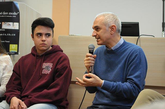 Maurizio Artale con gli studenti dei Licei Giovanni di San Giovanni, Valdarno