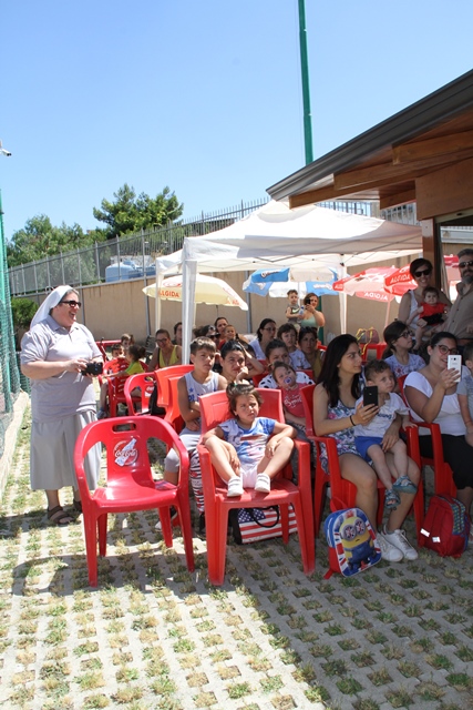 Preparazione per lo spettacolo delle marionette