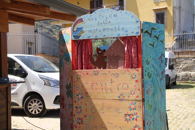 Il teatrino allestito al Centro Polivalente Sportivo