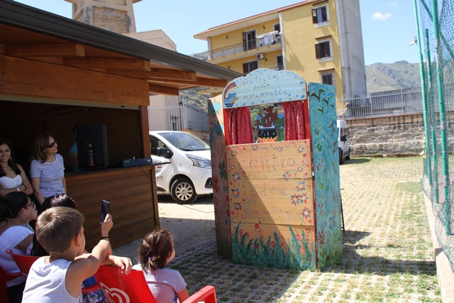 Il teatrino allestito al Centro Polivalente Sportivo