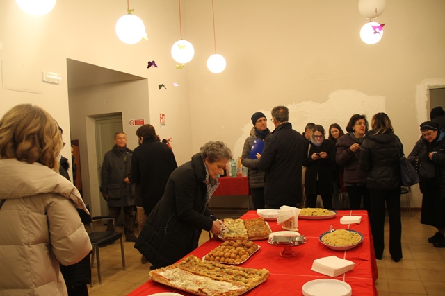 Scambio di visite con l'Associazione Astalli: momento di convivialit� offerto dall'associazione Astalli