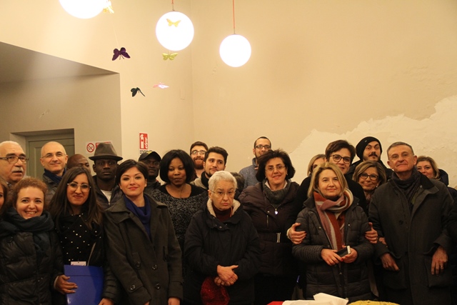 Scambio di visite con l'Associazione Astalli: foto di gruppo con la comunit�