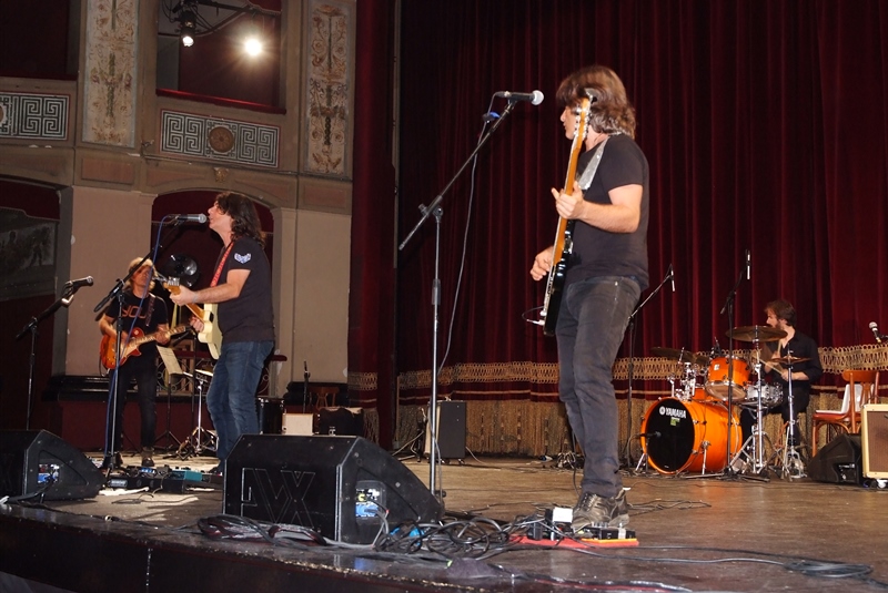 Esibizione della Cirrone Band