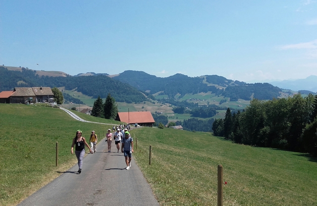 Hikink sulle montagne Svizzera
