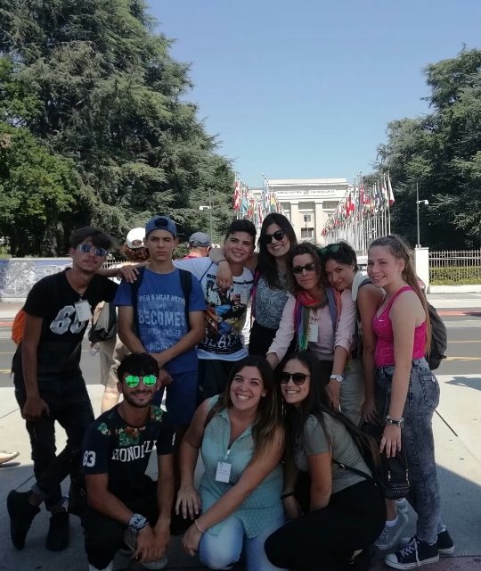 Il nostro gruppo insieme al gruppo della Green Cross Italia davanti il palazzo delle Nazioni Unite a Ginevra