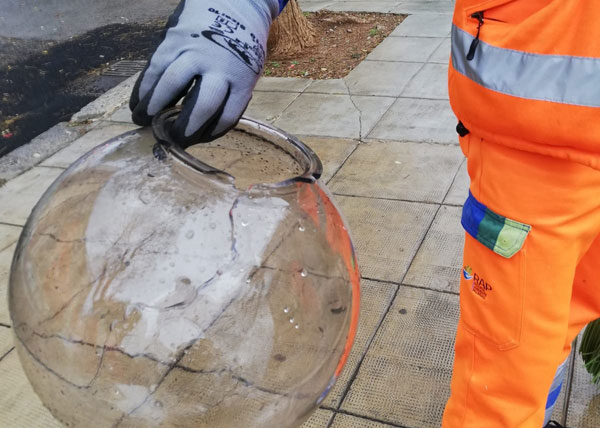 Presi ancora una volta di mira i lampioncini di piazzetta Beato Padre Pino Puglisi