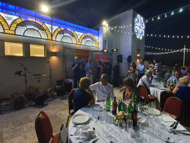 Cena a sostegno dei progetti del Centro Padre Nostro sulla terrazza del NH Hotel di Palermo per il Festino della Santuzza