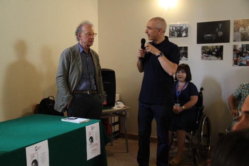 Maurizio Artale porge i saluti e ringrazia il magistrato Gherardo Colombo per avere accettato il nostro invito