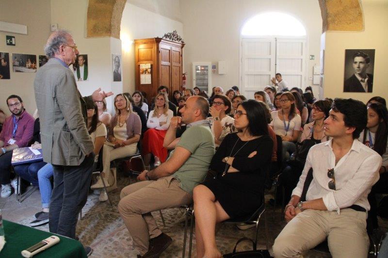 Momenti dell'incontro presso il Centro di Accoglienza Diurno per Anziani