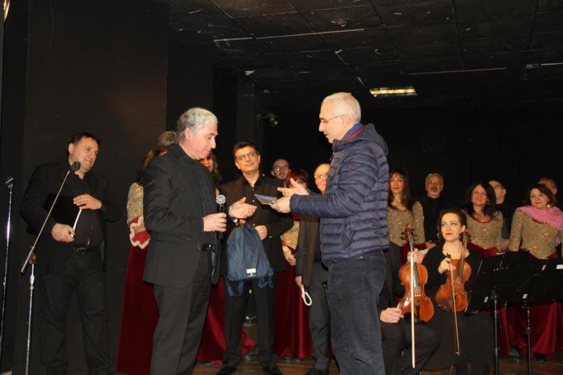 Ringraziamenti da parte di Maurizio Artale al Direttore del Gruppo Polifonico del Balzo Vincenzo Pillitteri